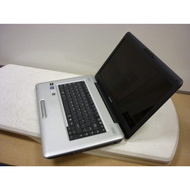 Preowned T2 Toshiba Satellite L450D-11H Windows 7 Laptop 