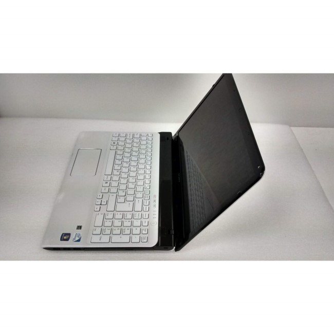 Second User Grade T3 Sony VAIO E15 Windows 7 Laptop in White 