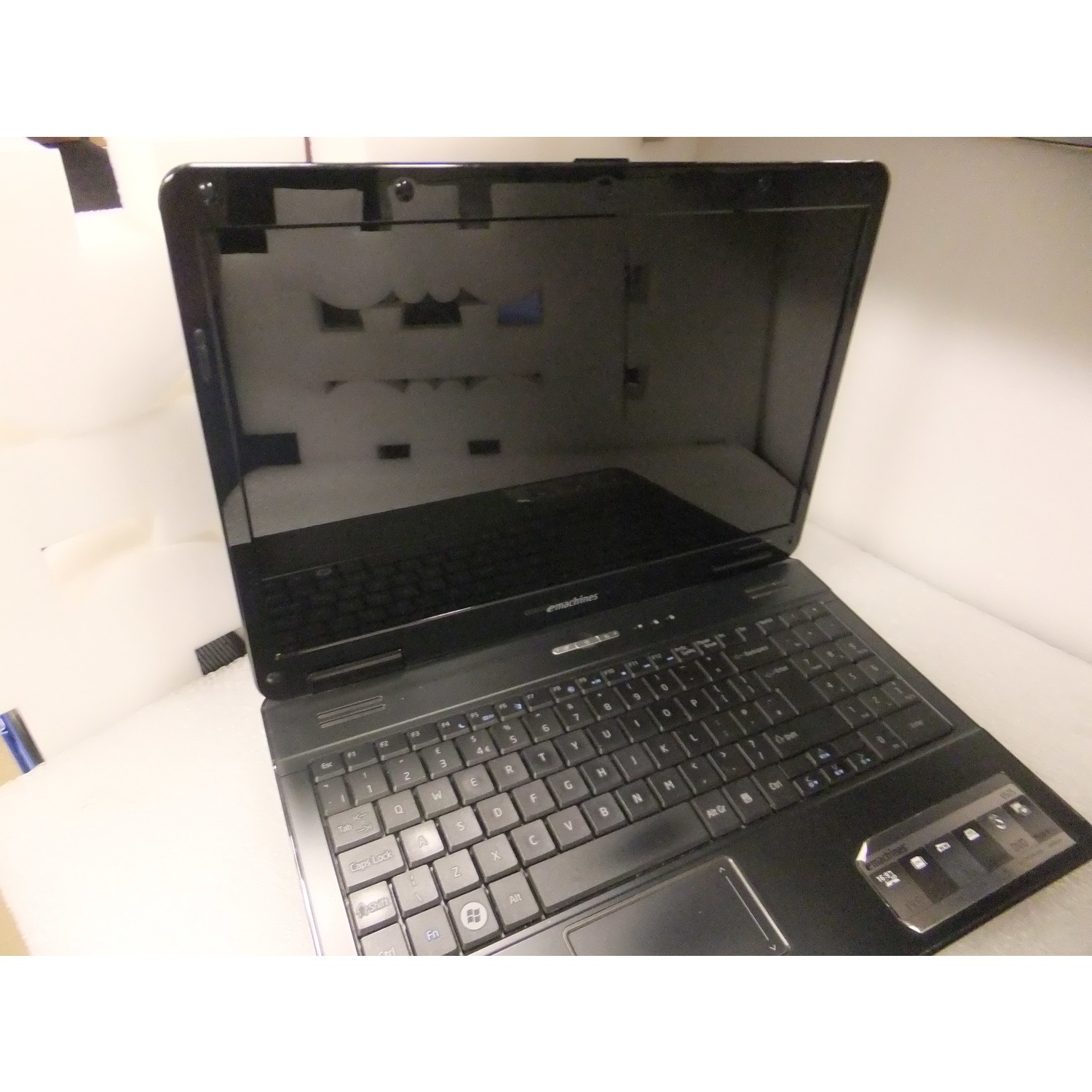 eMachines E525 ノートPC Windows 11（Trade In Emachines E525