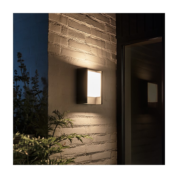 Philips Hue Outdoor Fuzo Slim Wall Light