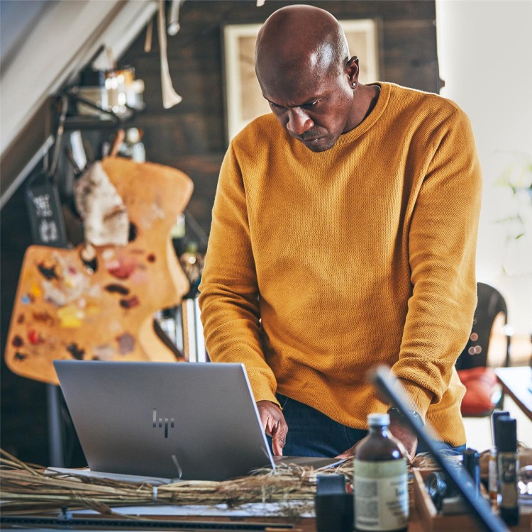 ZBook Studio 16 inch G11 Mobile Workstation PC  - Data Science, 16", Windows 11 Pro, Intel Core™ Ultra 7, 32GB RAM, 1TB SSD, RTX™ 1000 Ada, WUXGA