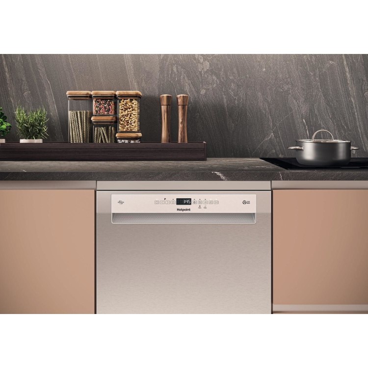 Refurbished Hotpoint H7FHP43XUK Maxi Space Freestanding 15 Place Setting Dishwasher Silver