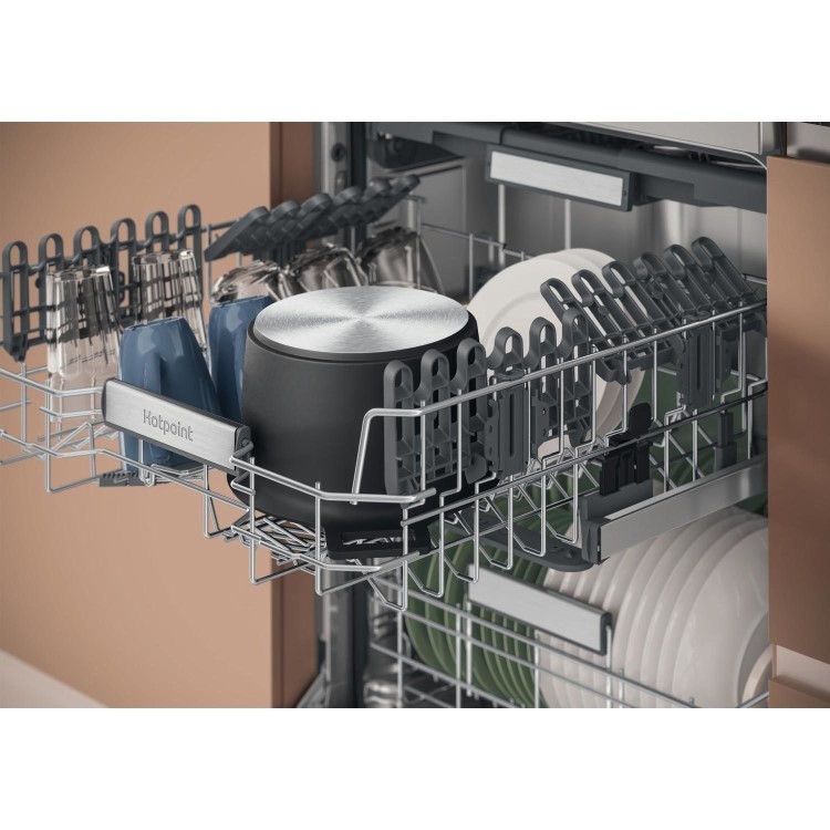 Refurbished Hotpoint H7FHP43XUK Maxi Space Freestanding 15 Place Setting Dishwasher Silver