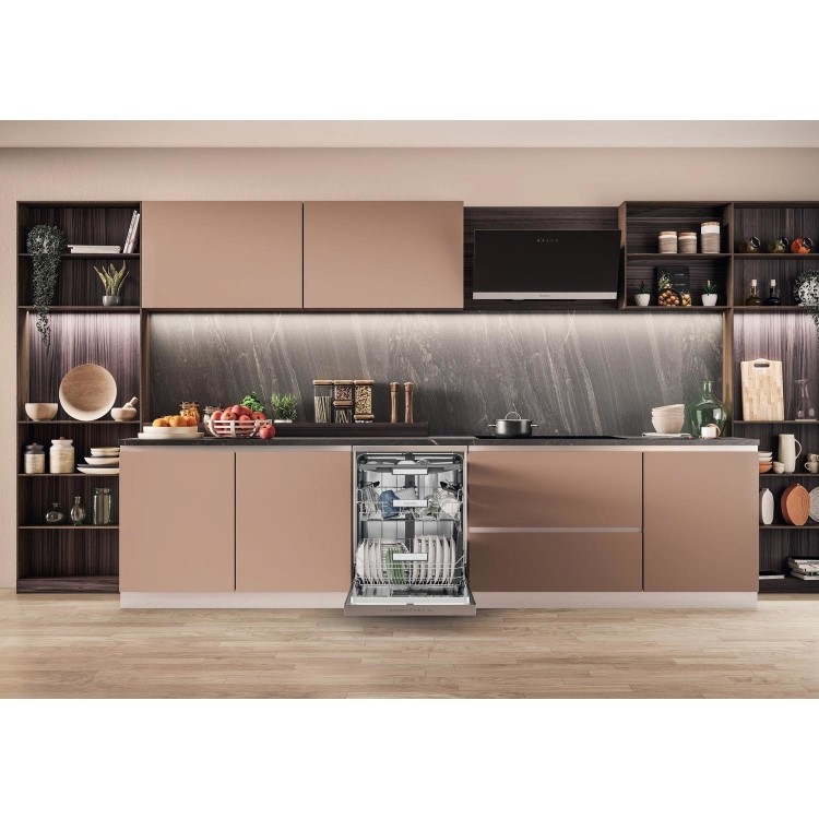 Refurbished Hotpoint H7FHP43XUK Maxi Space Freestanding 15 Place Setting Dishwasher Silver