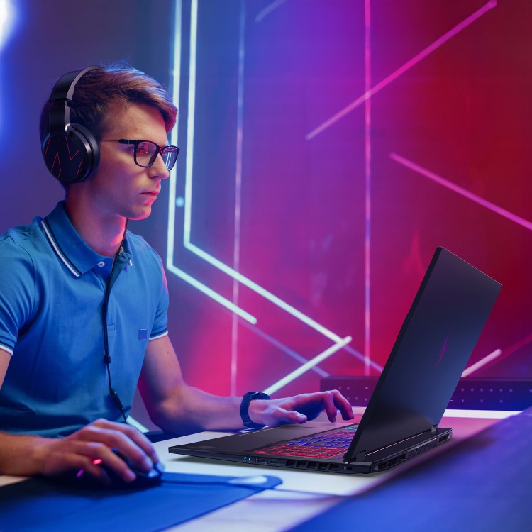 Acer Nitro 18 AMD Ryzen AI 9 32GB RAM 2TB SSD RTX 5070 Ti 165Hz 18 Inch Windows 11 Gaming Laptop