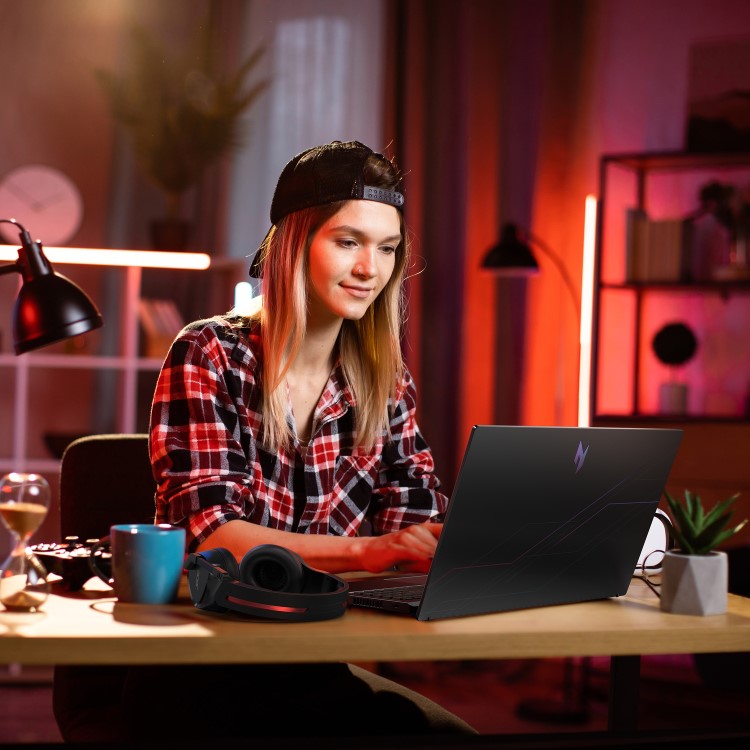 Acer Nitro V15 Intel Core i5 16GB RAM 1TB SSD RTX 5060 165Hz 15.6 Inch Windows 11 Gaming Laptop