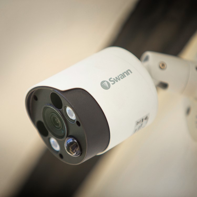 Swann CCTV System - 8 Channel 4K Ultra HD NVR with 8 x 4K Thermal Sensing Spotlight Cameras & 2TB HDD