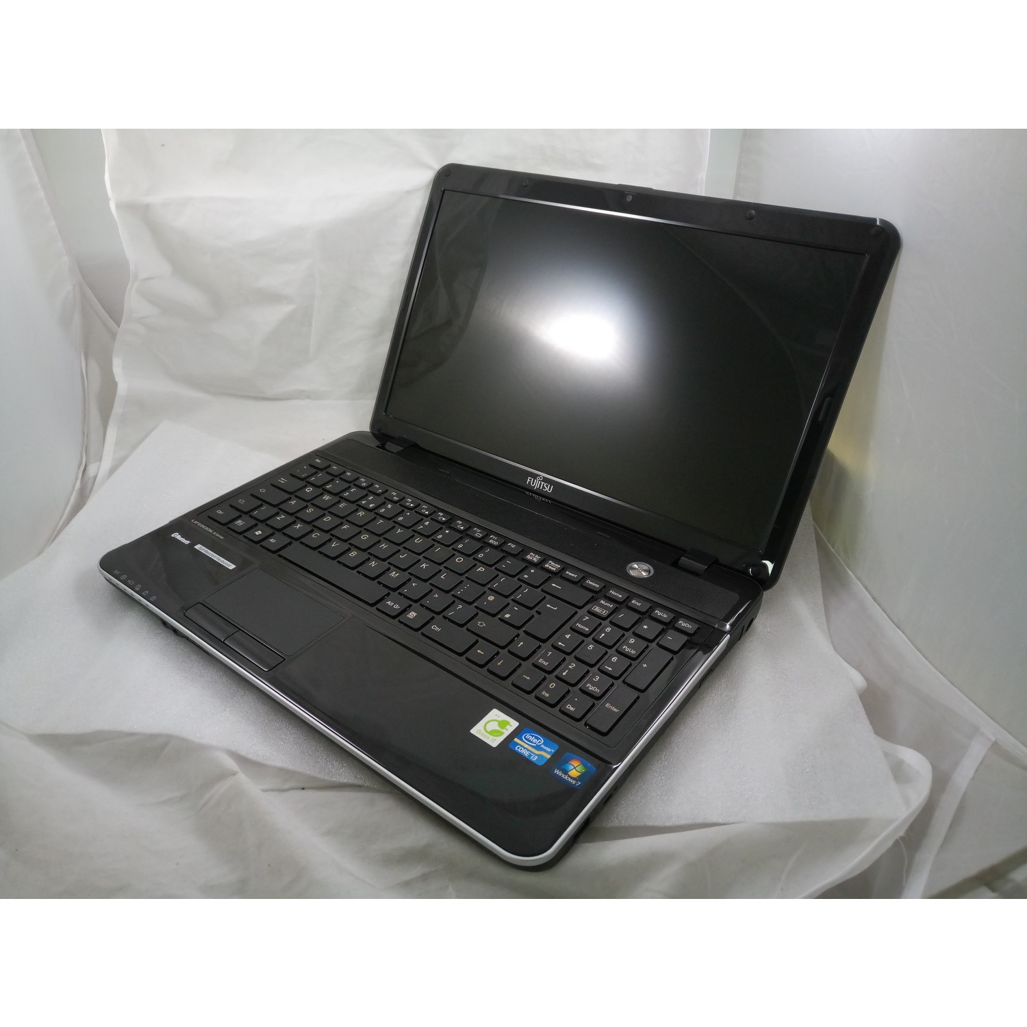 Fujitsu Lifebook AH531 - i3-2328M 2.2GHz - 6GB Ram - 15.6