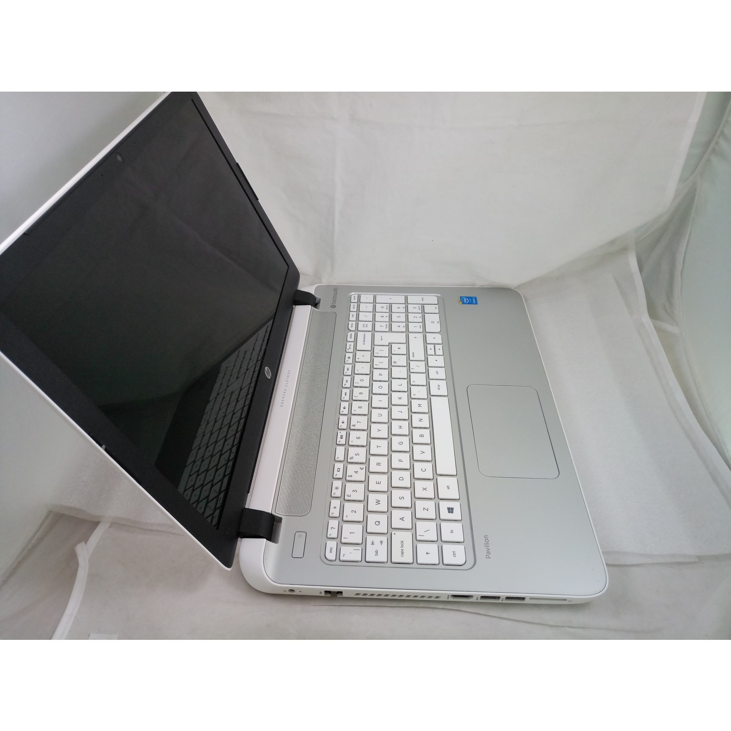 Refurbished HP 15P078SA Core i3 4030U 8GB 1TB DVDRW 15.6 Inch Windows