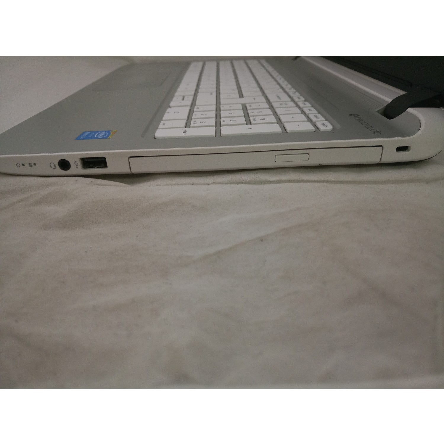 Refurbished HP 15P078SA Core i3 4030U 8GB 1TB DVDRW 15.6 Inch Windows