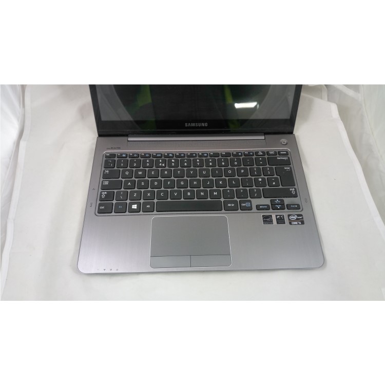 Refurbished Samsung NP540U3C Core i5 3317U 6GB 500GB 13.3 Inch Window 10 Laptop
