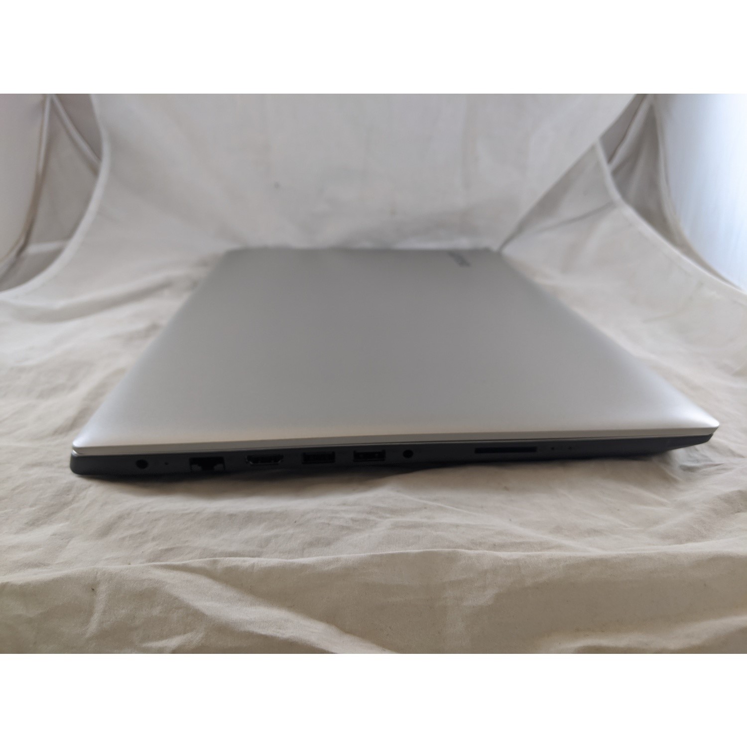 Refurbished Lenovo Ideapad 330-15AST AMD A9 9425 8GB 1TB 15.6 Inch