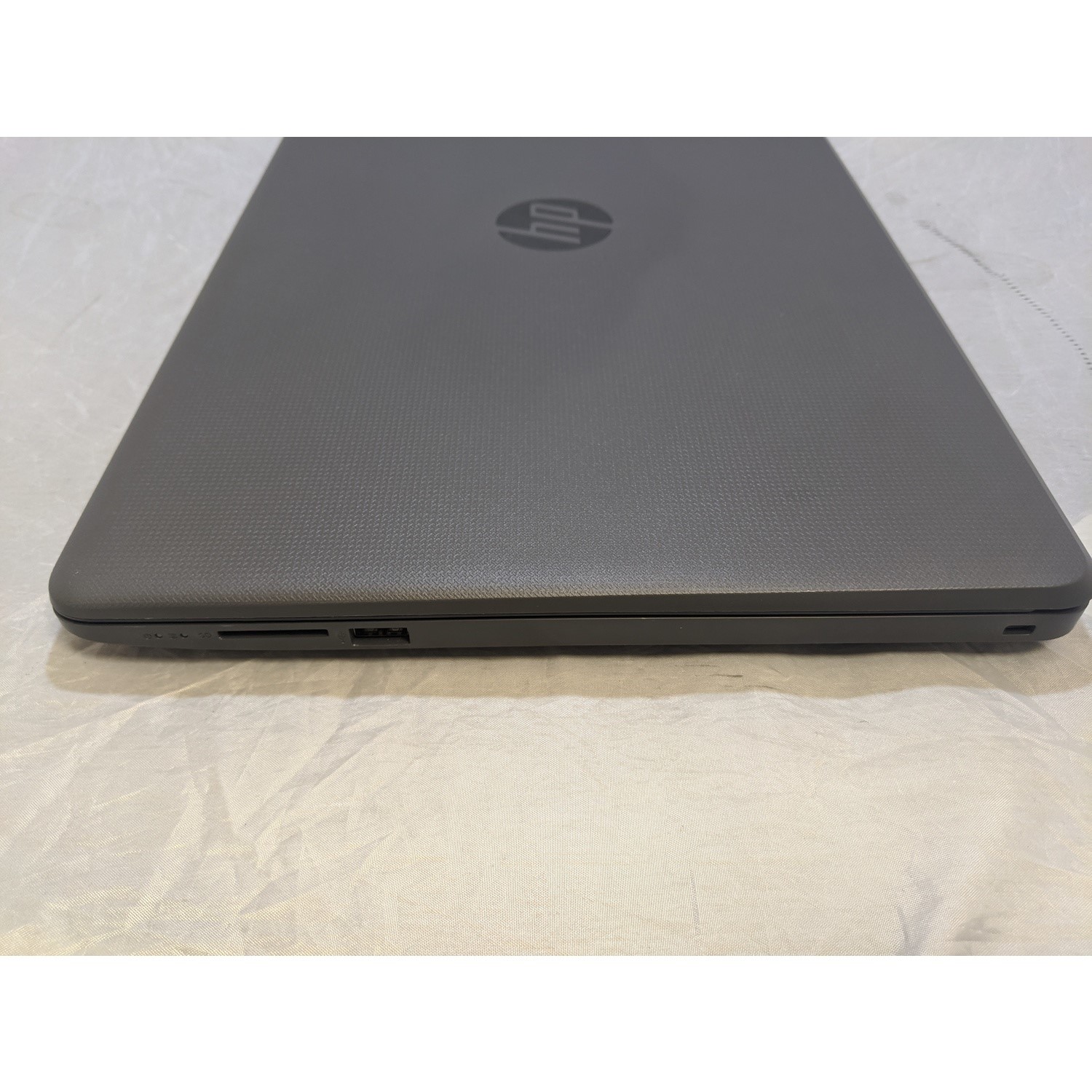 中古 HP-250G6 15.6型ノートPC Corei3-7020U・8GB・SSD256GB・カメラ