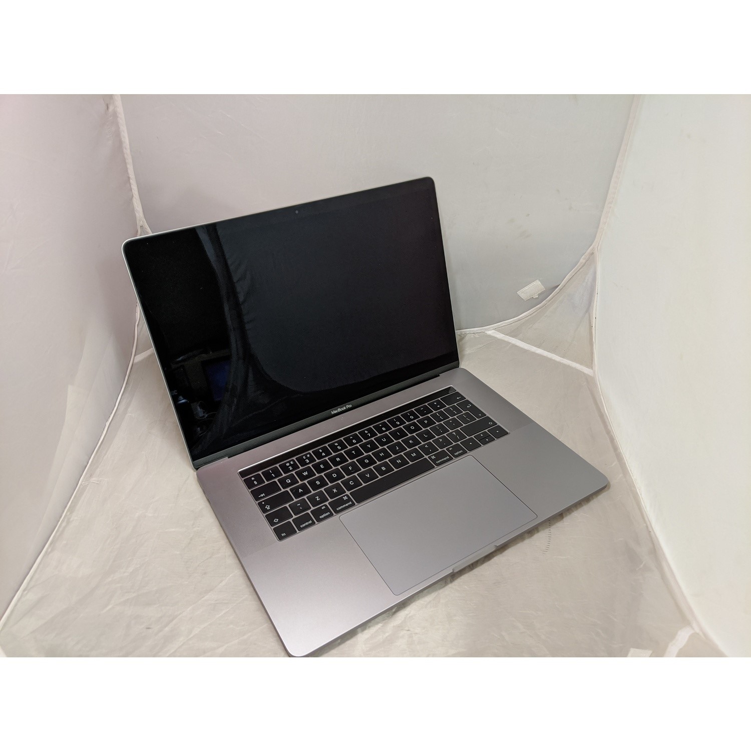 Refurbished Apple Macbook Pro A1707 Core i7-6920HQ 16GB 512GB 15.4