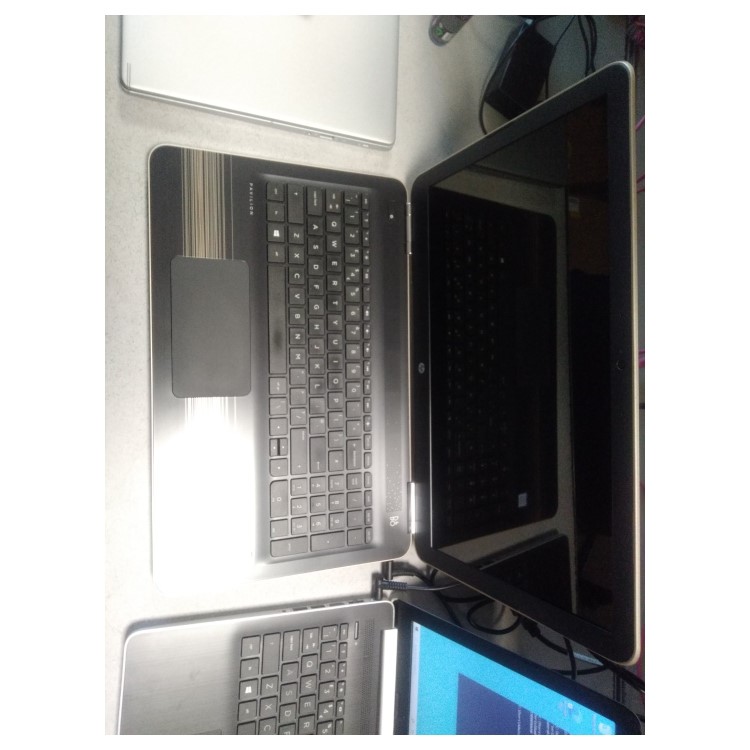 Refurbished HP Pavilion Core i5-7200U 8GB RAM 256GB SSD 15.6 Inch Windows 10 Laptop