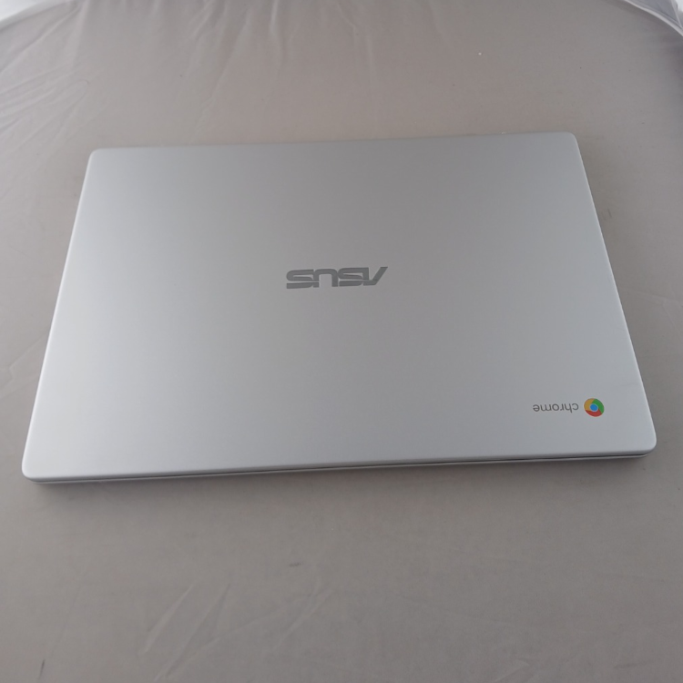 Refurbished ASUS C423NA 14 Intel Celeron N3350 4GB RAM 32GB SSD 14 Inch Chromebook