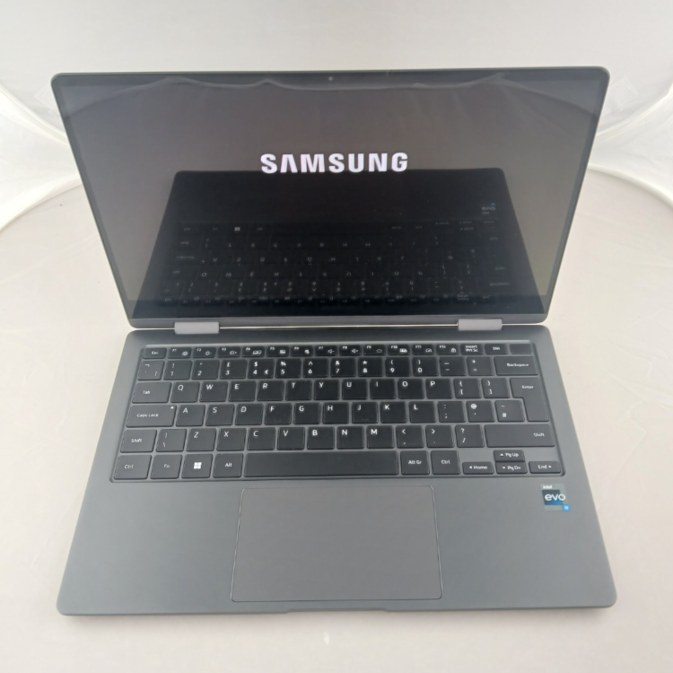 Refurbished Samsung 730QFG Core i5-1340P 8GB RAM 256GB SSD 13.3 Inch Windows 11 Home Laptop