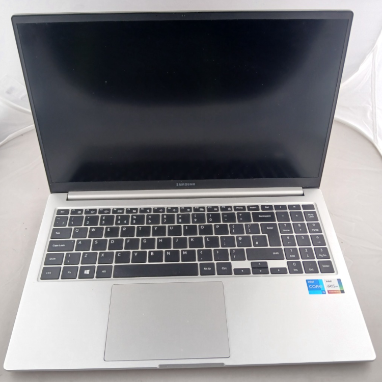 Refurbished Samsung 750XDA Core i5-1135G7 8GB RAM 256GB SSD 15.6 Inch Windows 11 Home Laptop