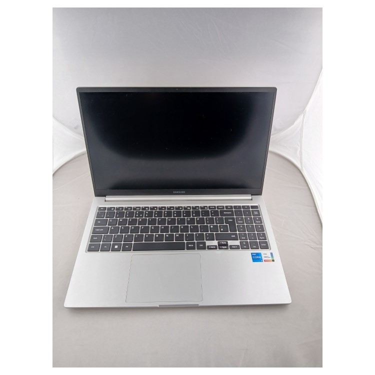 Refurbished Samsung 755XDA Core i5-1135G7 8GB RAM 256GB SSD 15.6 Inch Windows 11 Home Laptop