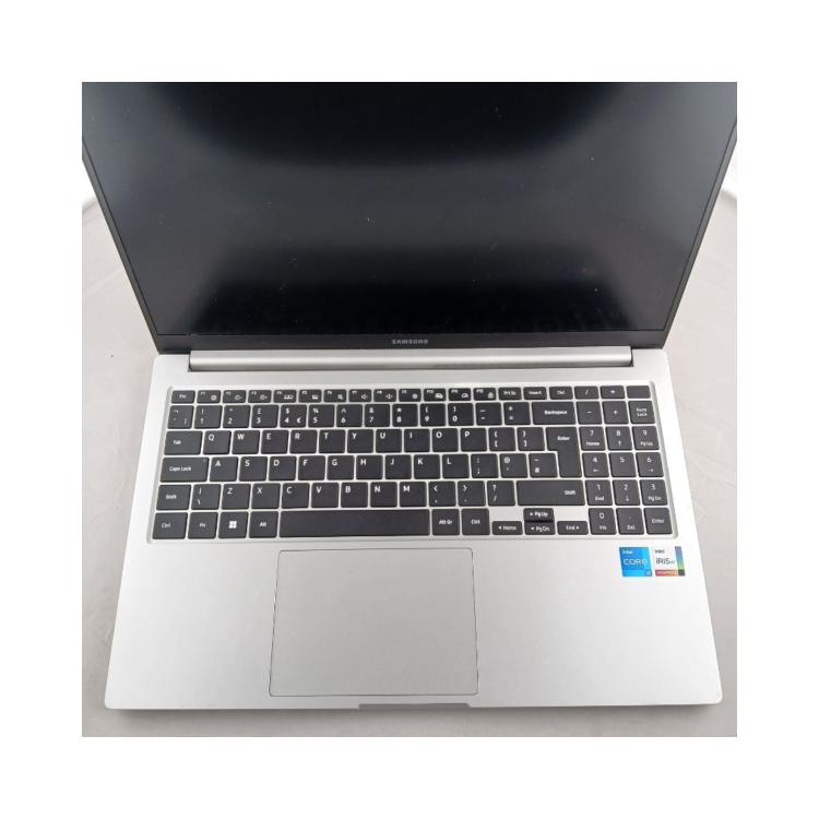 Refurbished Samsung 755XDA Core i5-1135G7 8GB RAM 256GB SSD 15.6 Inch Windows 11 Home Laptop