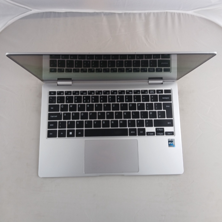 Refurbished Samsung 730QED Core i5-1235U 8GB RAM 256GB SSD 13.3 Inch Windows 11 Home Laptop