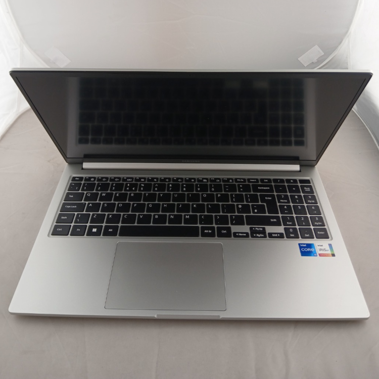 Refurbished Samsung 750XED Core i5-1235U 8GB RAM 256GB SSD 15.6 Inch Windows 11 Home Laptop