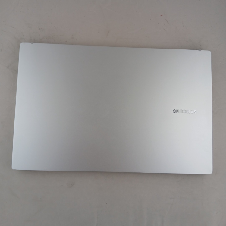 Refurbished Samsung 750XED Core i5-1235U 8GB RAM 512GB SSD 15.6 Inch Windows 11 Home Laptop