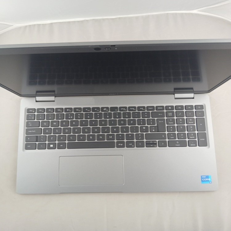 Refurbished Dell Latitude 5520 Core i5-1135G7 16GB RAM 256GB SSD 15.6 Inch Windows 11 Home Laptop