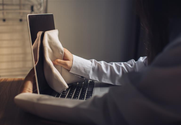 2.	Support the Screen: 